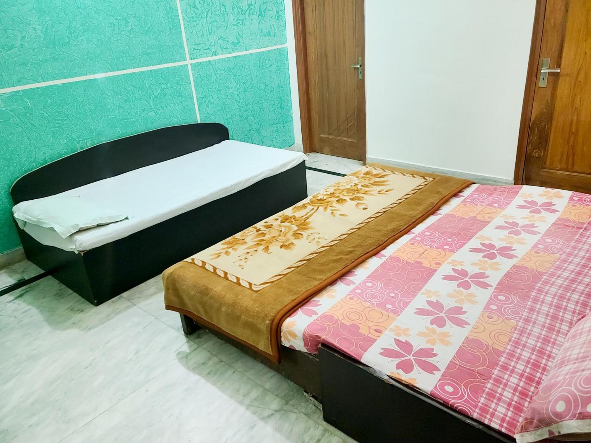 Hotel Krishnashrya Near Banke Bihari Temple *