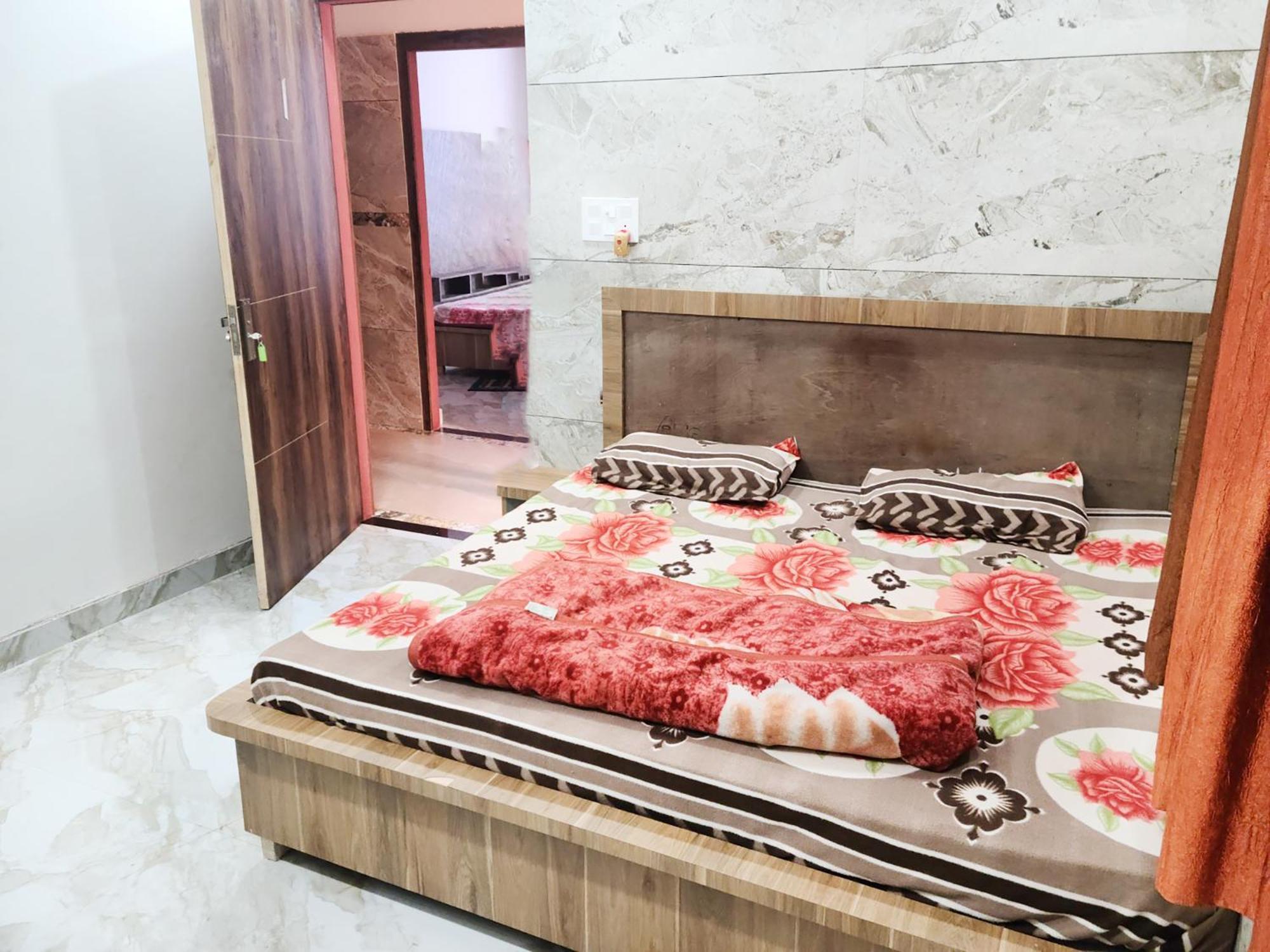 Hotel Krishnashrya Near Banke Bihari Temple Vrindavan